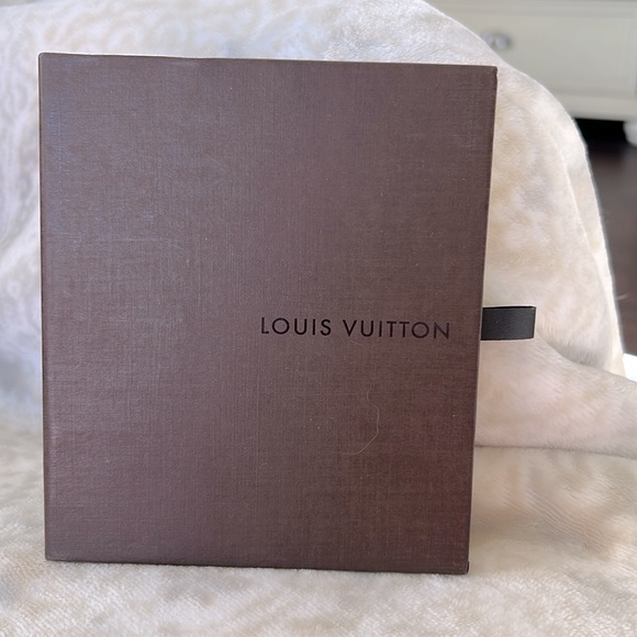 2 Authentic empty Louis Vuitton box & small dust bag for wallet - Picture 9 of 10